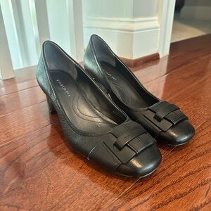 Vintage Tahari Black Heels Elegant Design